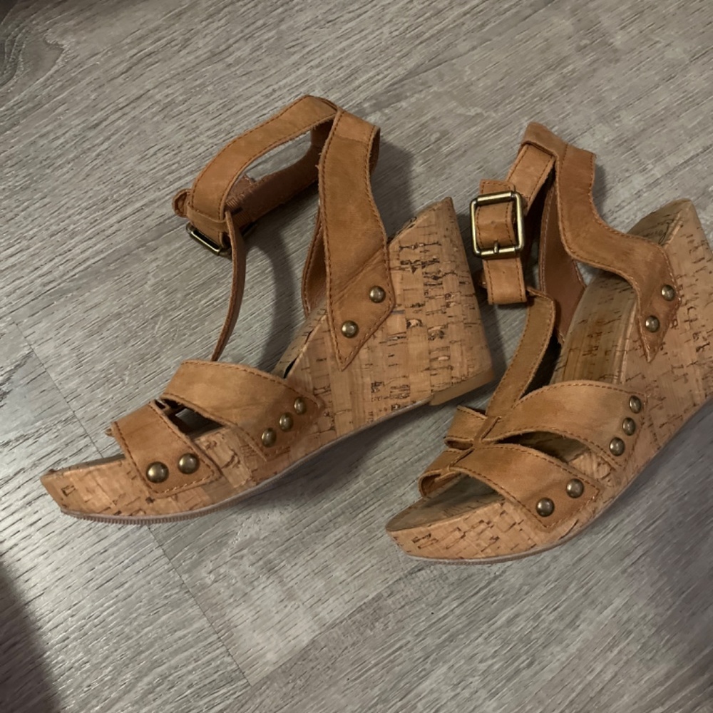 Shoes - Picture 2 of 3